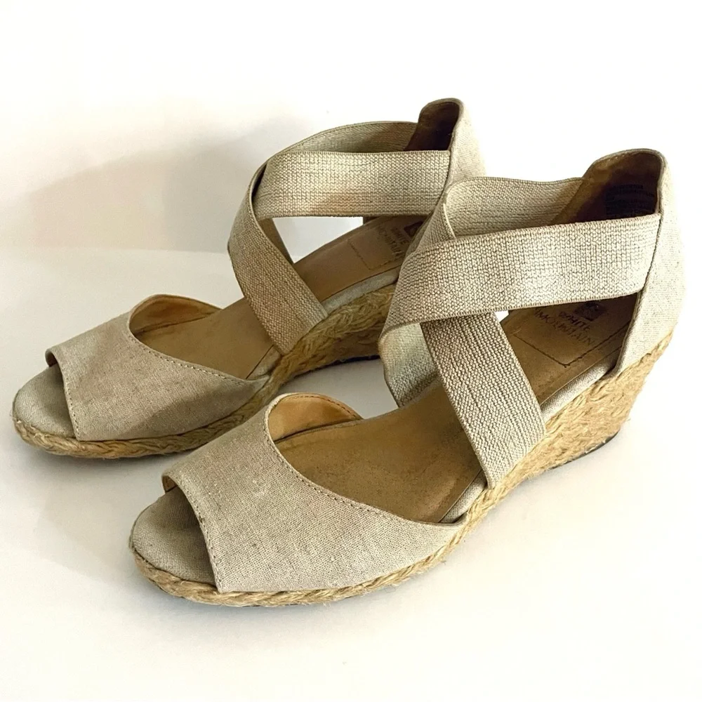 WHITE MOUNTAIN Hudlin Tan Gold Strappy Open Toe Straw Wedge Espadrille Sandals
